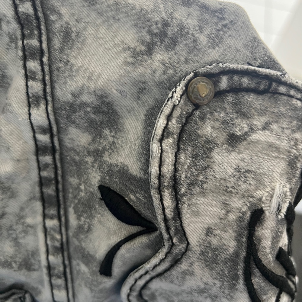 Apple Bottom Jeans Gray Acid Wash Low Rise Denim Embroidered Sz 7/8 - Picture 7 of 7